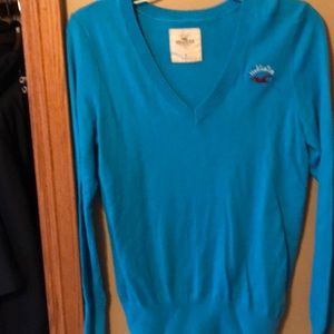Hollister turquoise color v-neck sweater size S